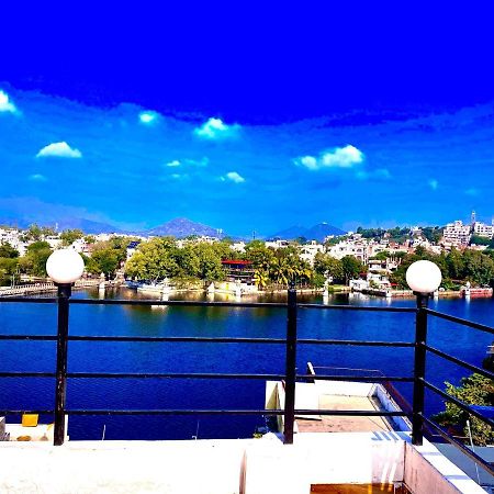 The New Lake Front Bed & Breakfast อุเดเปอร์ ภายนอก รูปภาพ